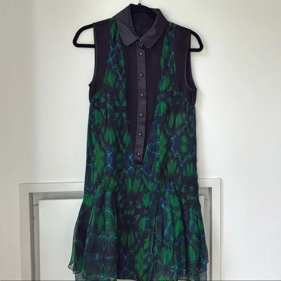 red and green gucci dress Gucci Square G Chain Print Silk Dress main image 0